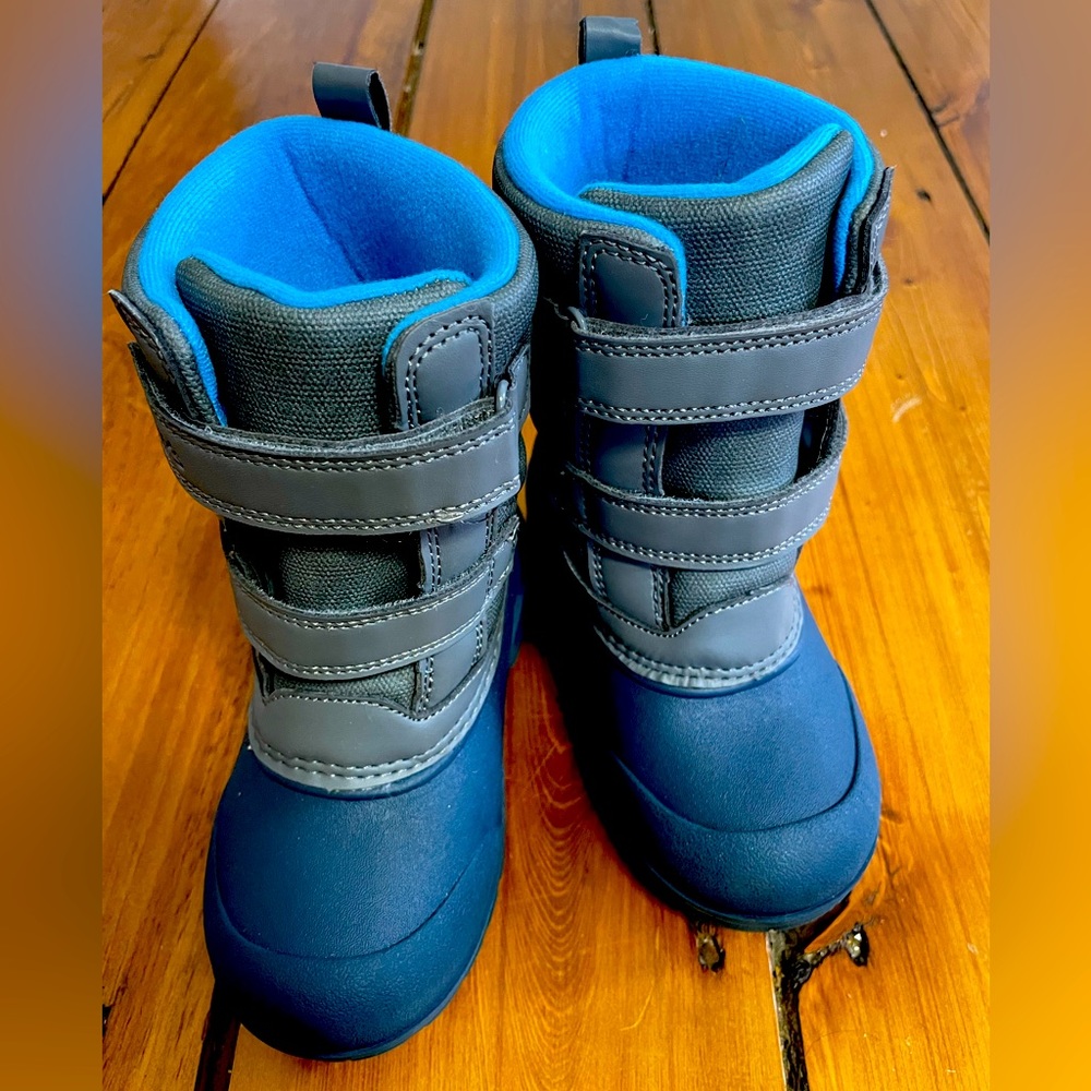 Carter’s Boys Size 11 Snowboot